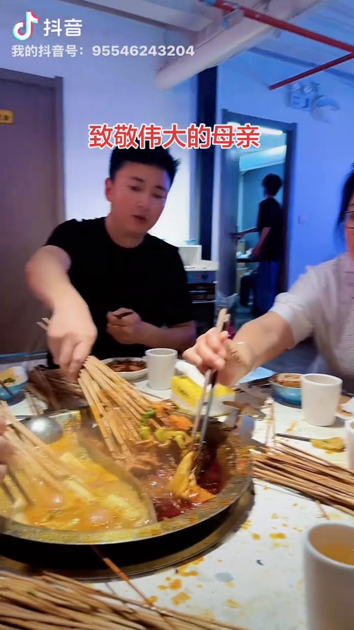 致敬伟大的母亲。