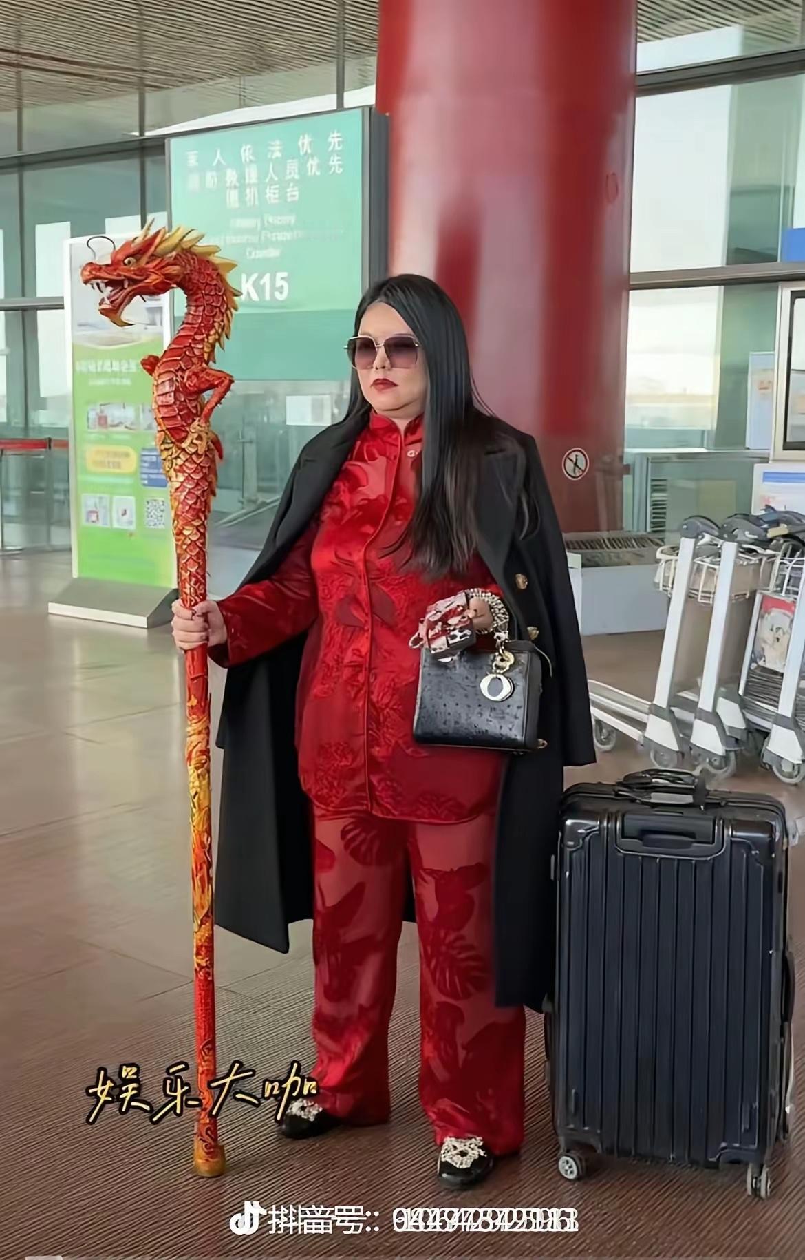 很多人都好奇
李湘都那么有钱了
做个身材管理也不是个难事

请个私教，饮食上再好