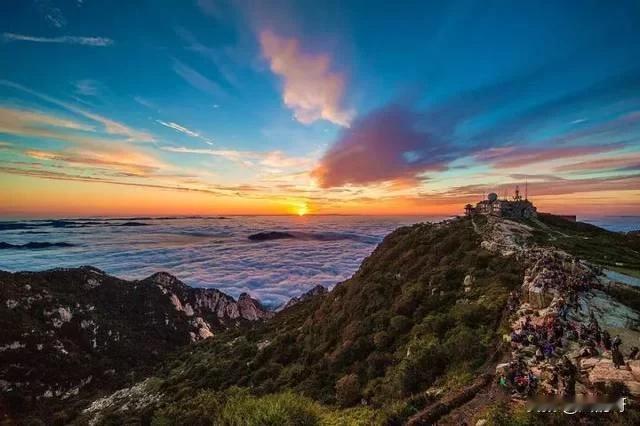 五岳之首，泰山日出。