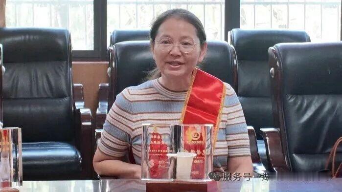 湖南桃源县文昌中学举行孙智良、肖惠云、谭红萍、黄美香、刘彩霞、戴先林、万美珍、郑