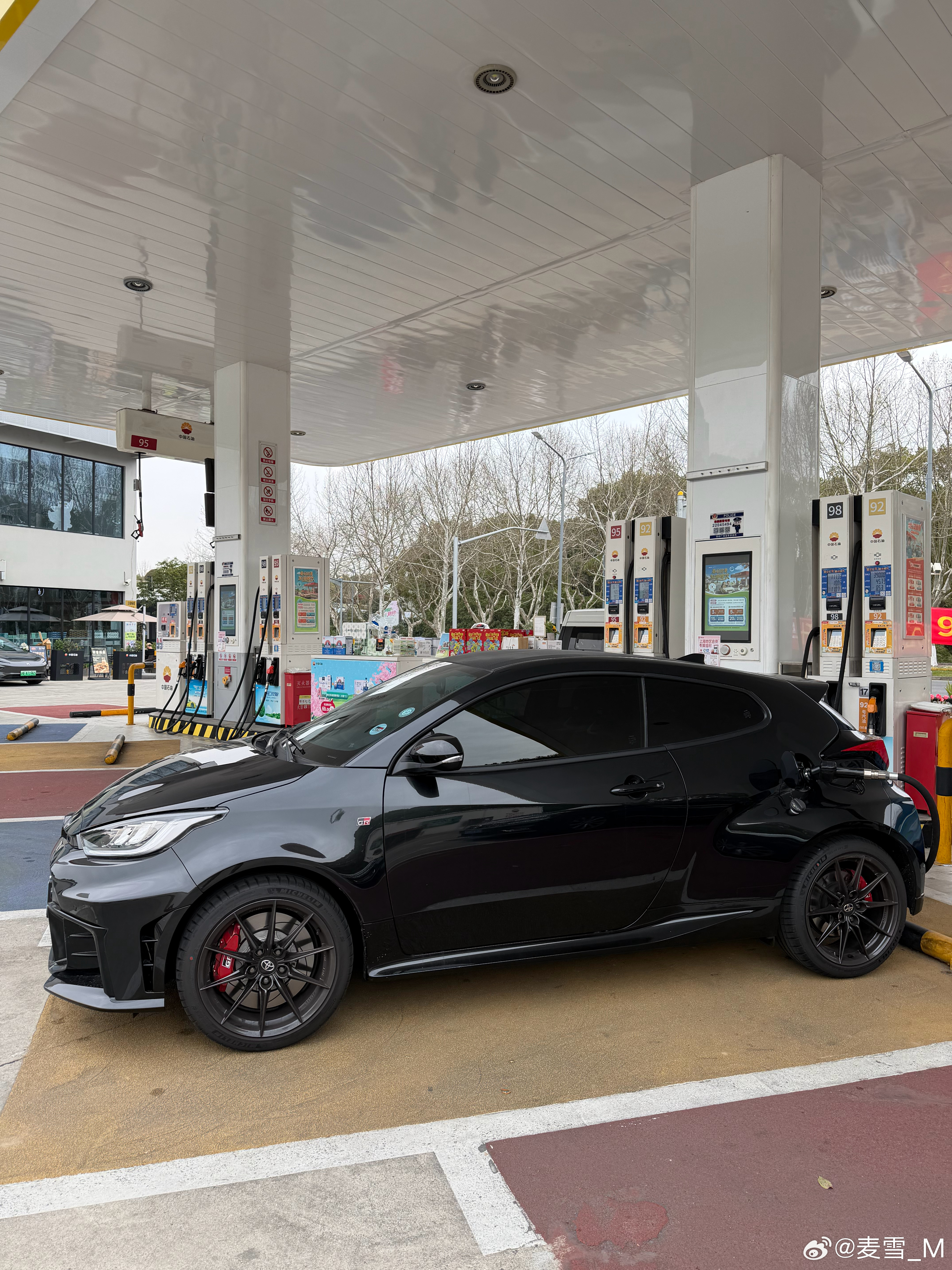 98号汽油已经11块了，老旧燃油车车主被暴击的一天。 