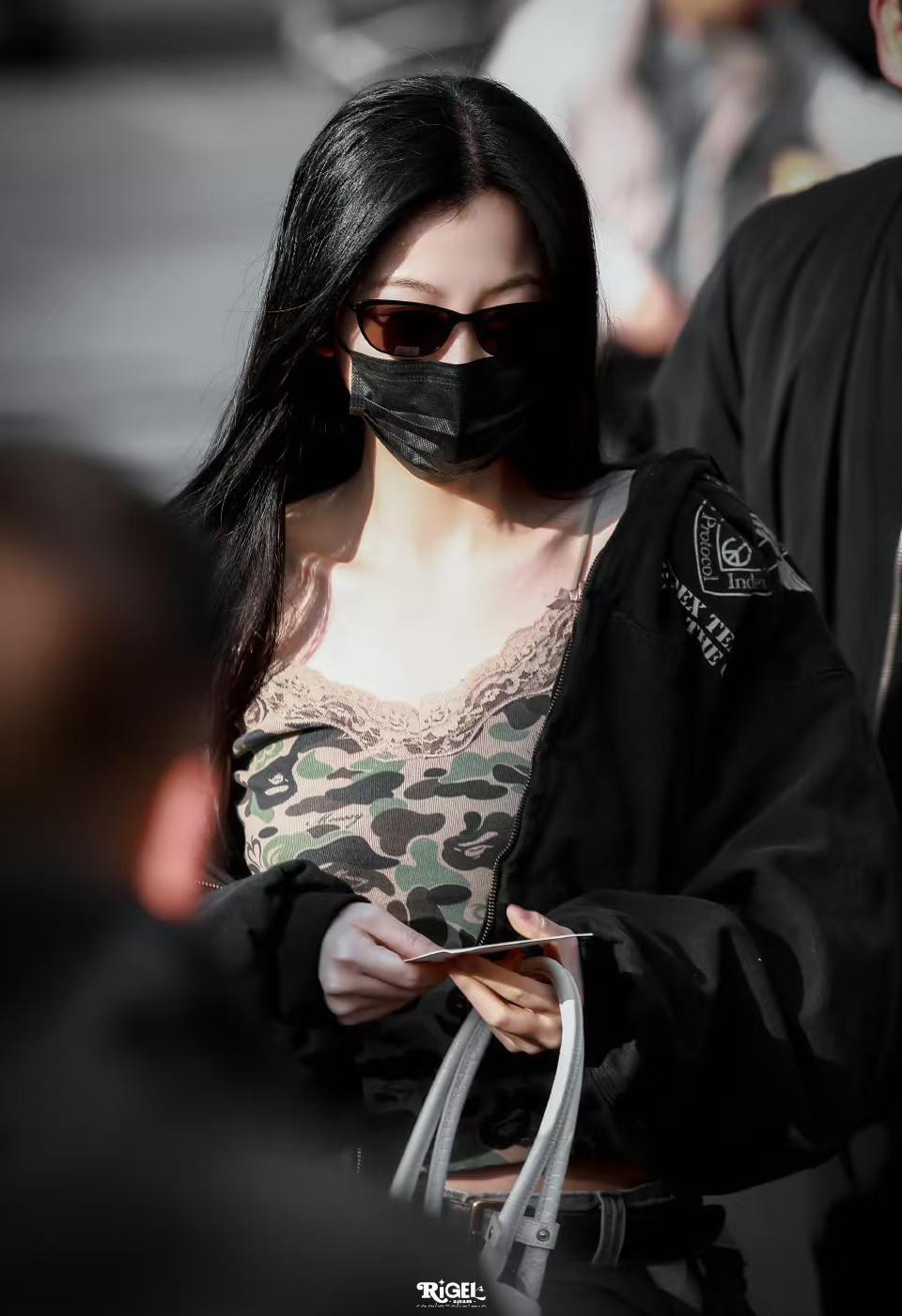 是谁的辣妹啊，上班look
虞书欣