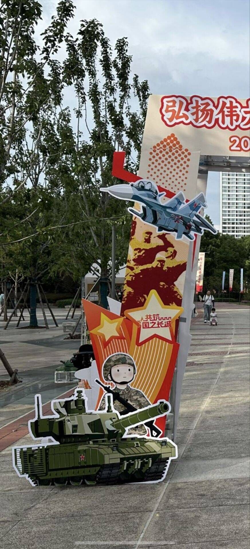🔻虽然都是红五星，不过这海陆空三军有点不对吧[泪奔] ​​​