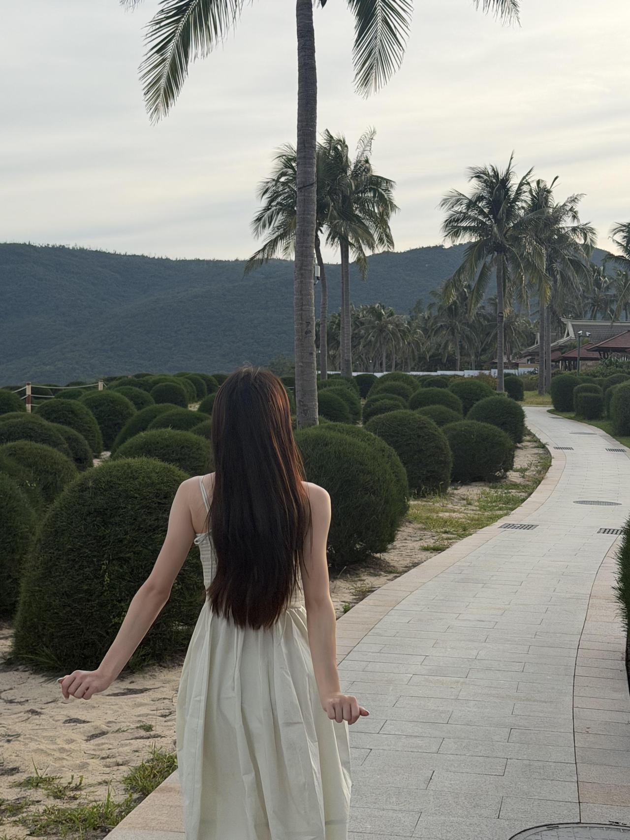 如果家人爱你
一一朋友就不重要。
如果伴侣爱你

——朋友也不重要。

如果身边