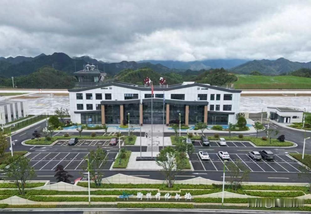 开化机场通航了，山区县突然有了直升机起降点，这事儿到底咋回事？
今天早上刷到衢州