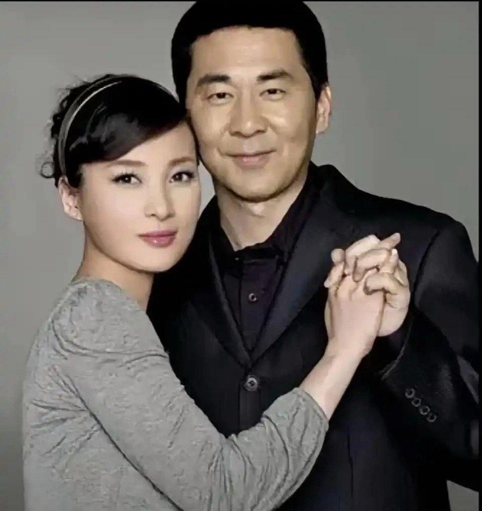 陈建斌自曝，愧对吴越。最近，他公开剖白，宠爱蒋勤勤无关名利美貌，只因在自己低谷时
