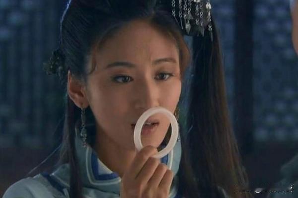 手里拿着一只玉镯子的4位古装女子，杨蓉看对眼，唯独她最清纯
在娱乐圈中很多女明星
