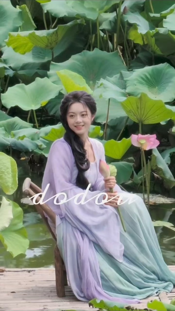 赵今麦出水芙蓉 这个楚听雨每天的造型都在勾引我😭把我的心偷走了还在那萌萌的笑.