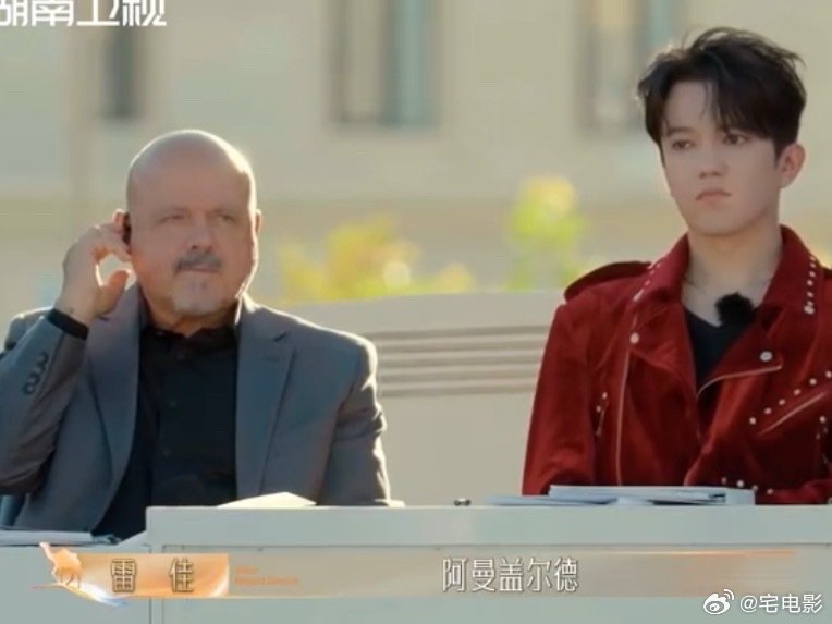 这才是何炅想要的灵珠真的要被评委这段对比笑到，难怪何炅想要这种温柔又专业的灵珠评