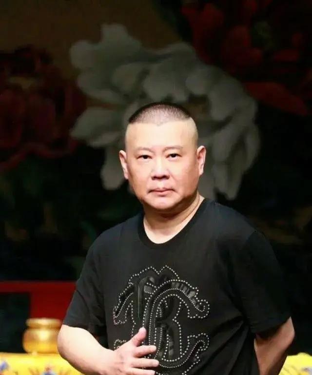 郭德纲说:很少有人不管碰上什么样的人，逢人都可以接上话把的，而且不气不恼不出言伤