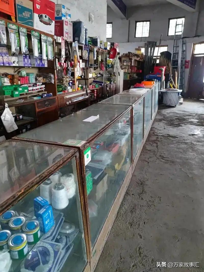 跟你们说个事儿，每次想起来我都鼻子发酸，眼泪止不住那种。
 
小时候我们兄弟仨，