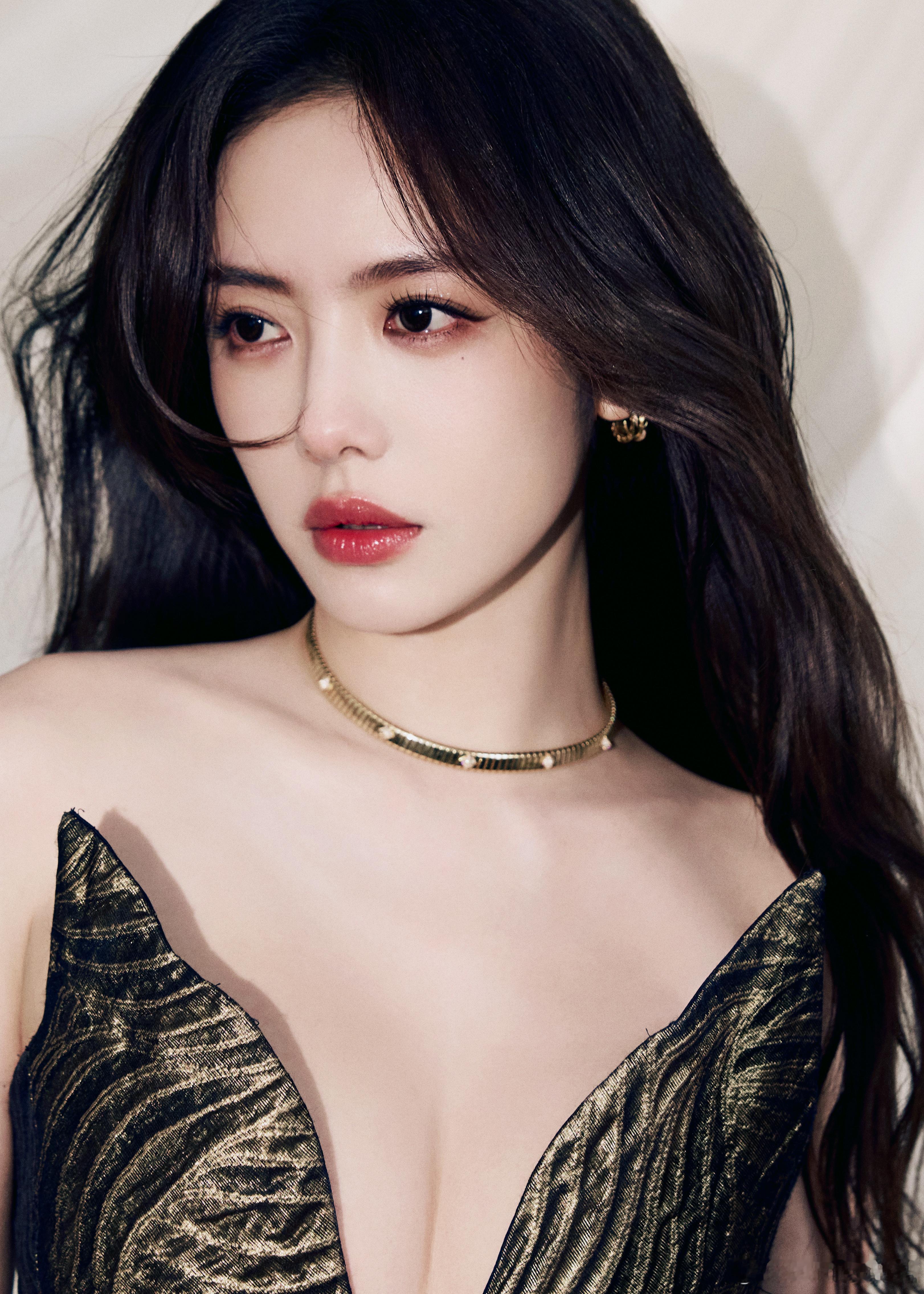 蔡文静微博视界大会 蔡文静[超话]蔡文静 化妆：Hauie-樊浩 ​​​