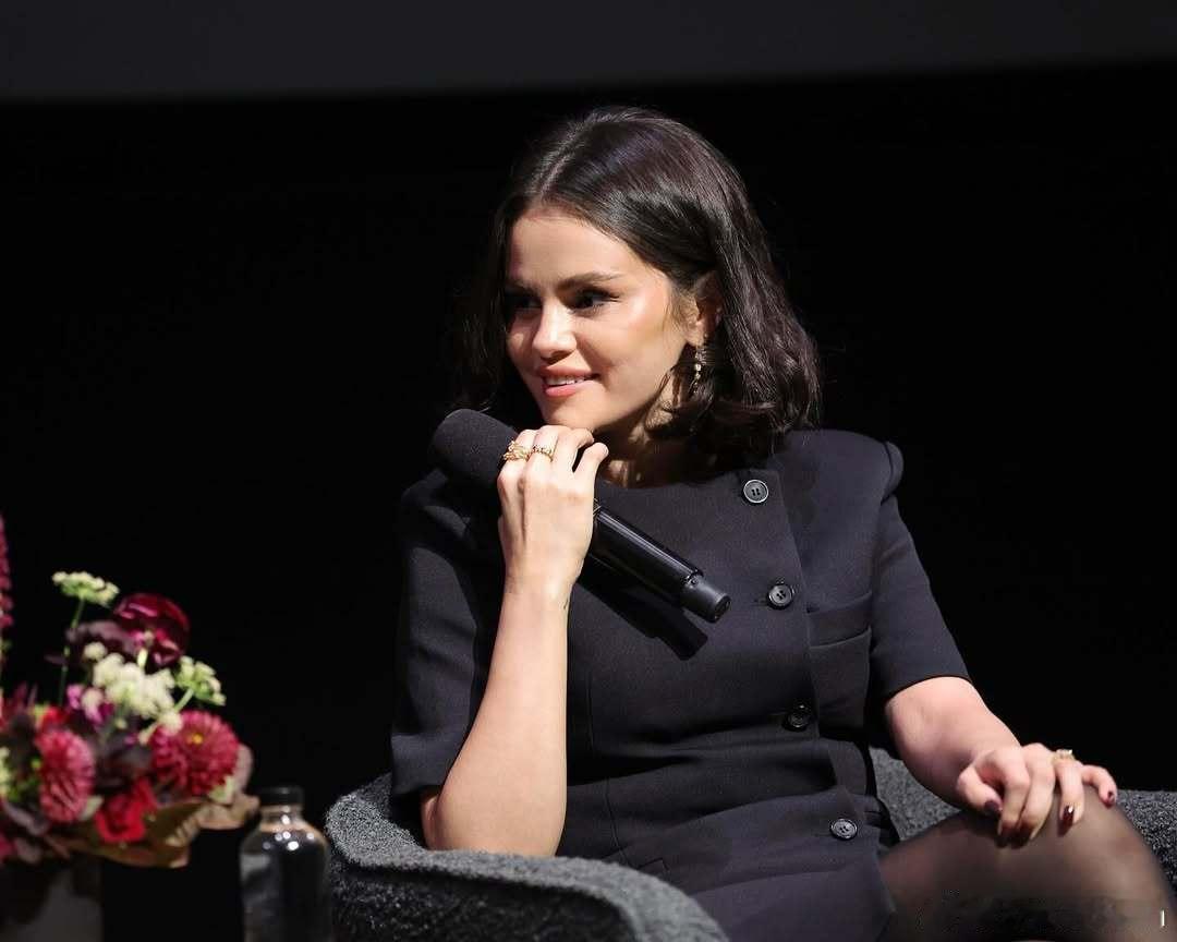 Selena Gomez赛琳娜戈麦斯和《大楼里只有谋杀》第五季的卡司在洛杉矶出席