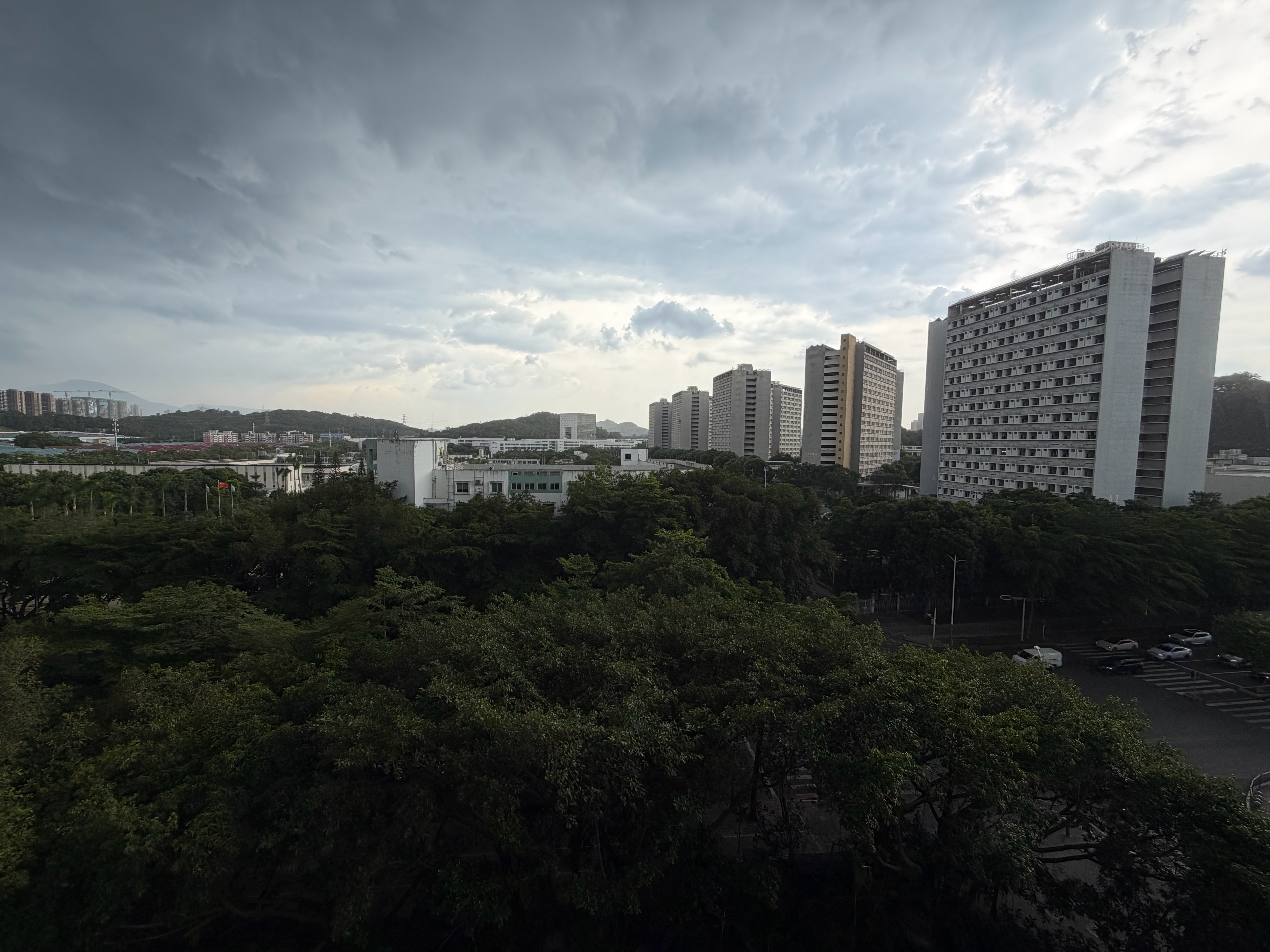 深圳龙岗大运不对劲了，现在起风了，台风红霞要来了台风红霞 深圳·深圳市趣评测科技