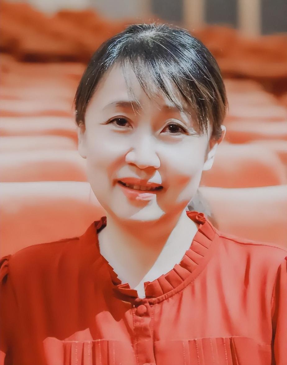 梁冠华夫人唐烨，童星出身，小时候参演过《四个小伙伴》《哦，香雪》《吾家有女》等儿