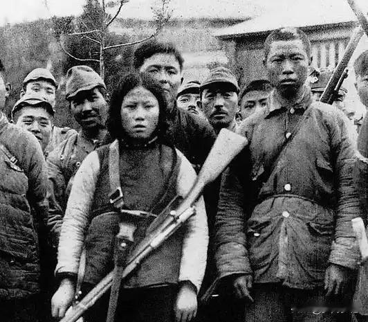 全身被埋入土仍活了下来！这位抗日女英雄的经历，远比奇迹更震撼
 
1944年，女