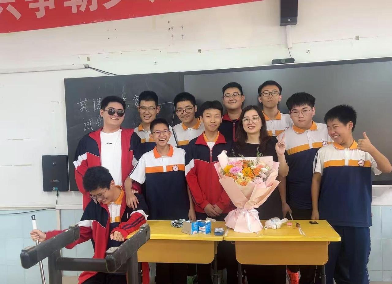 中考圆满结束🎉，三年初中生涯正式落🎄。无论结果如何，宝贝你真的辛苦了💦！世