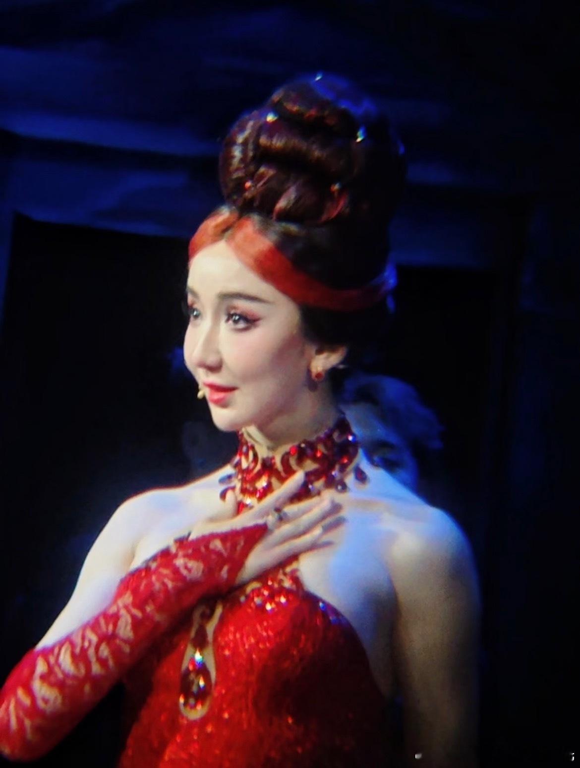 娄艺潇开始演短剧了胡一菲确实是娄艺潇的角色高光了，不过看演技来说姐确实不差的，平