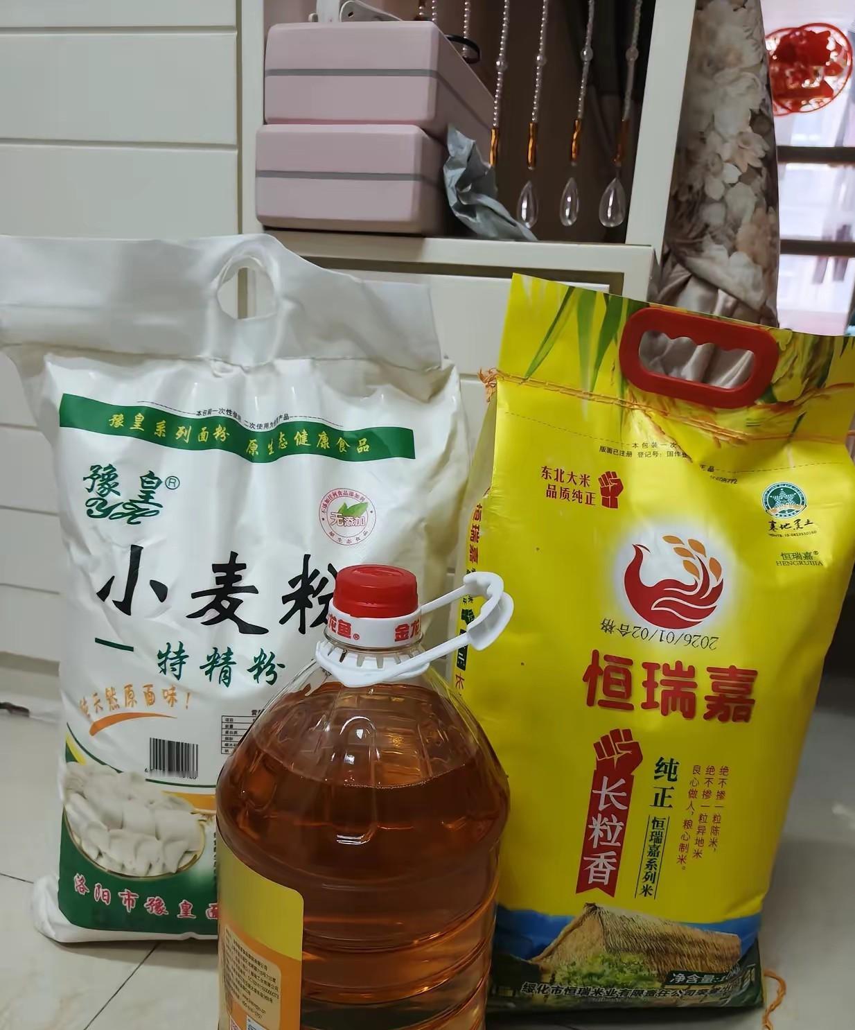 又到了过节走亲戚的日子了啊，什么姑姑，舅舅，姨之类的亲戚，都该买东西去看望一下了