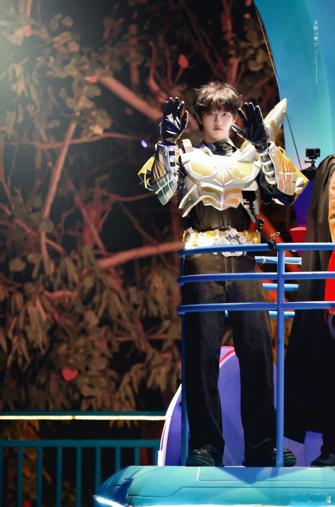 穆祉丞高会更新高会更新帅照！期待穆祉丞《周五晚高疯》正片播出！已经迫不及待的想见