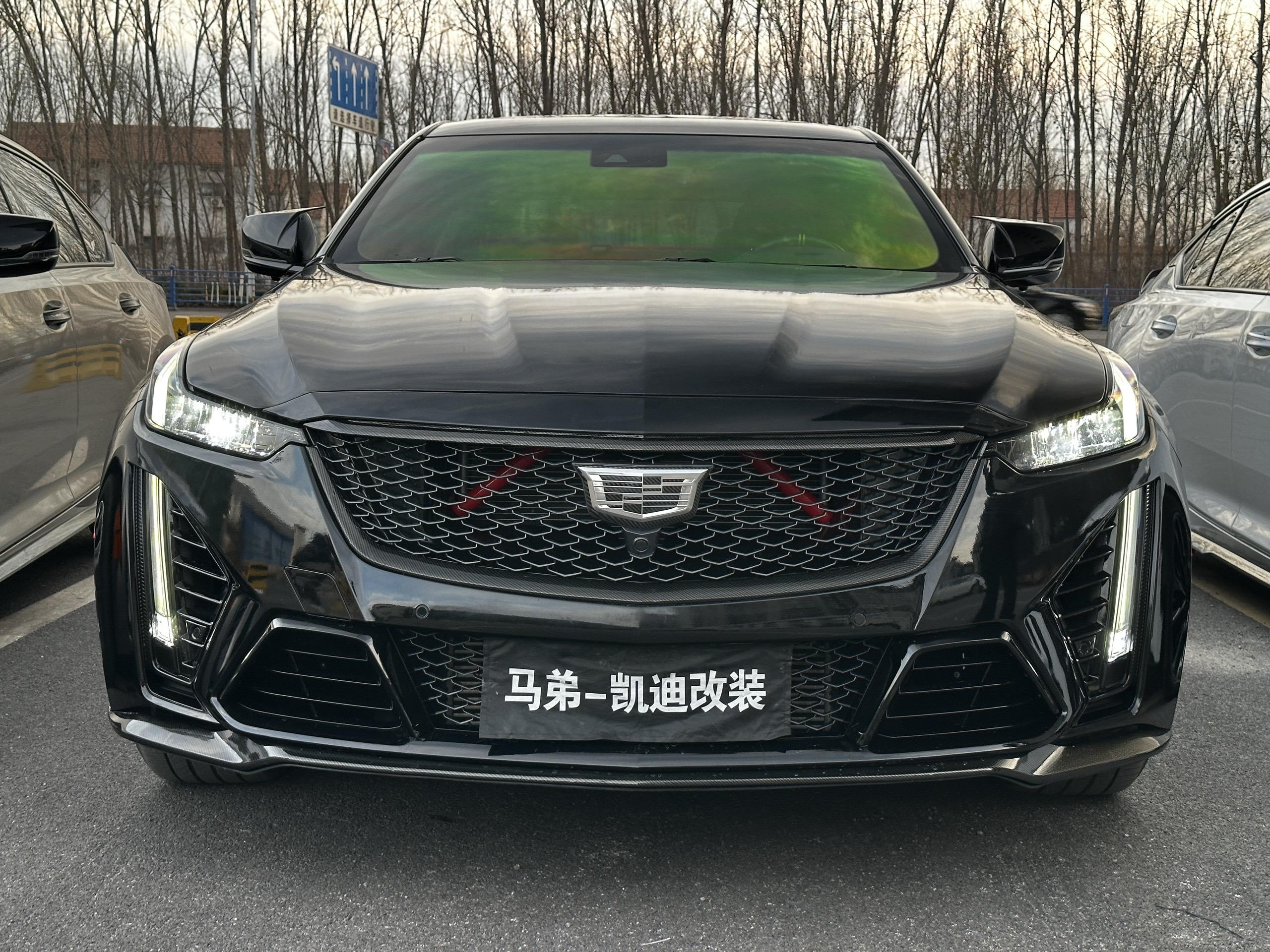 ct5 还得看黑色车身太帅。