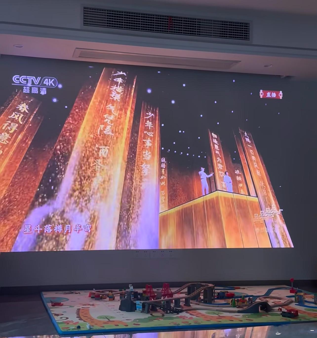 从街头歌手到上春晚，刘宇宁真的好火啊！个体户能在内娱鲨出一条血路很厉害了 