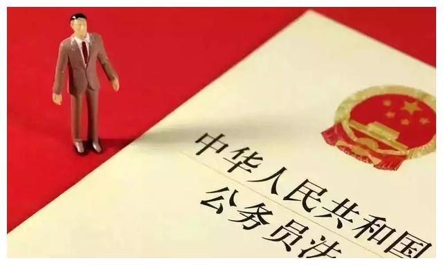 这类公务员不得批准辞去公职这一规定彰显了对公务员队伍管理的严谨性，保障公职岗位的