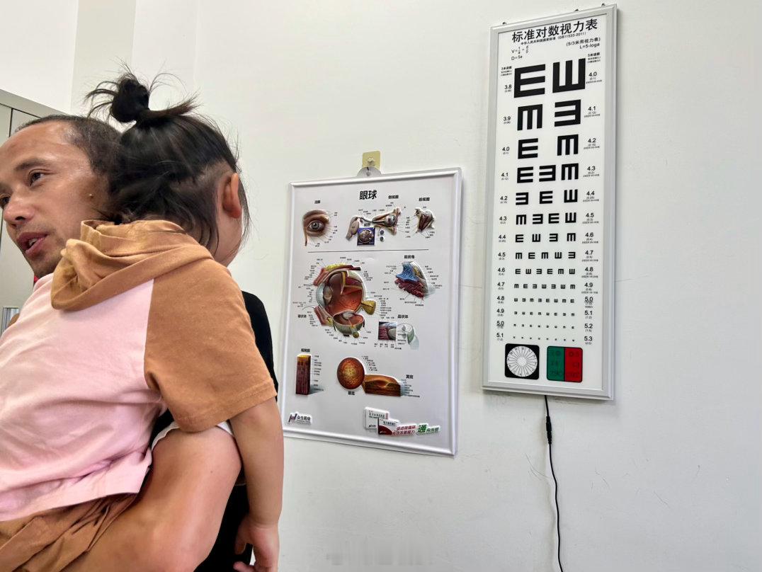📝今天柚子哥哥检查视力还是和上次检查的时候一模一样，左眼和右眼视力都很好就没有