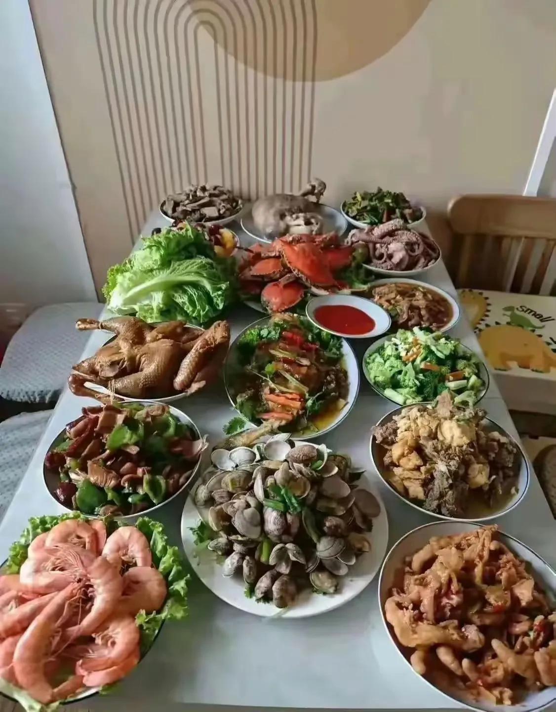 不懂就问，这是哪儿的国庆大餐？