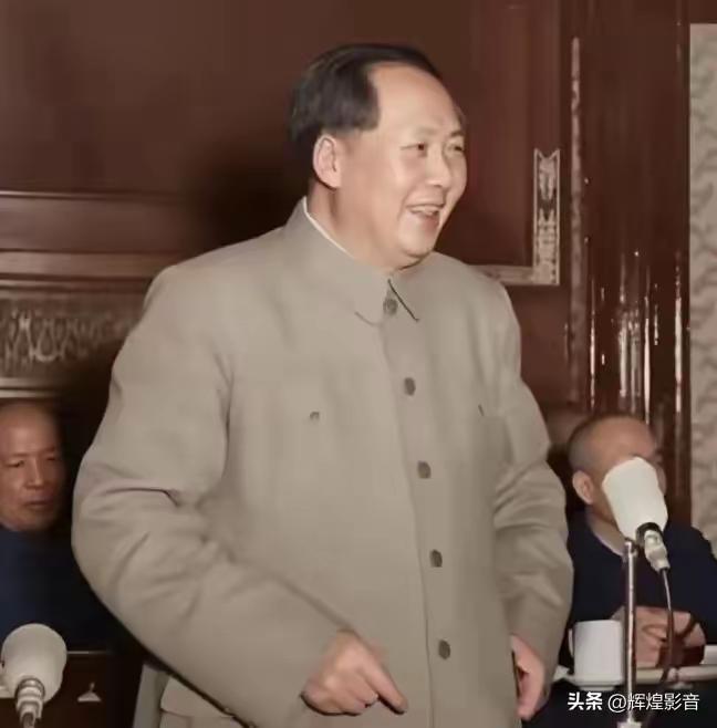 星火不灭照山河，伟人箴言永驻心间
 
小小的火苗，何以撼动苍茫大地？这句星星之火