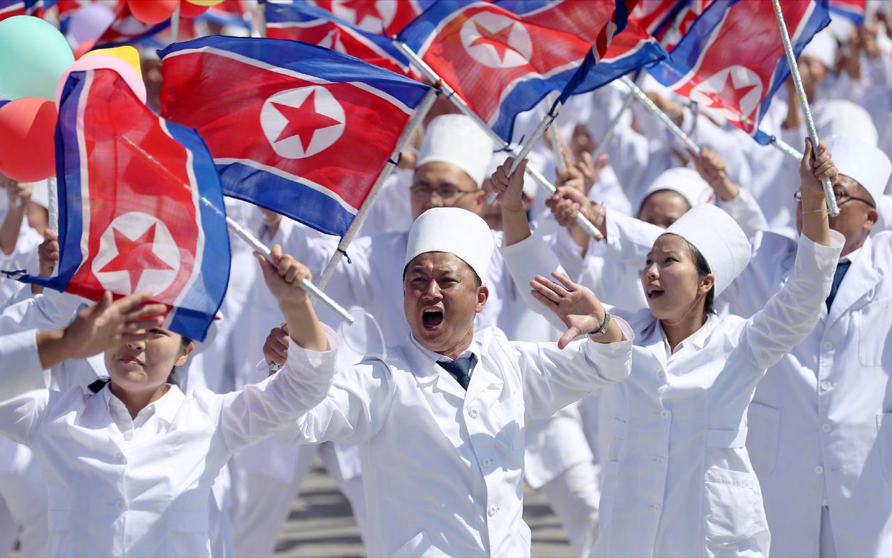 美国不敢动朝鲜是天大谎言，中俄周边国家都是四面受敌，一旦开战，不是朝鲜能不能承受