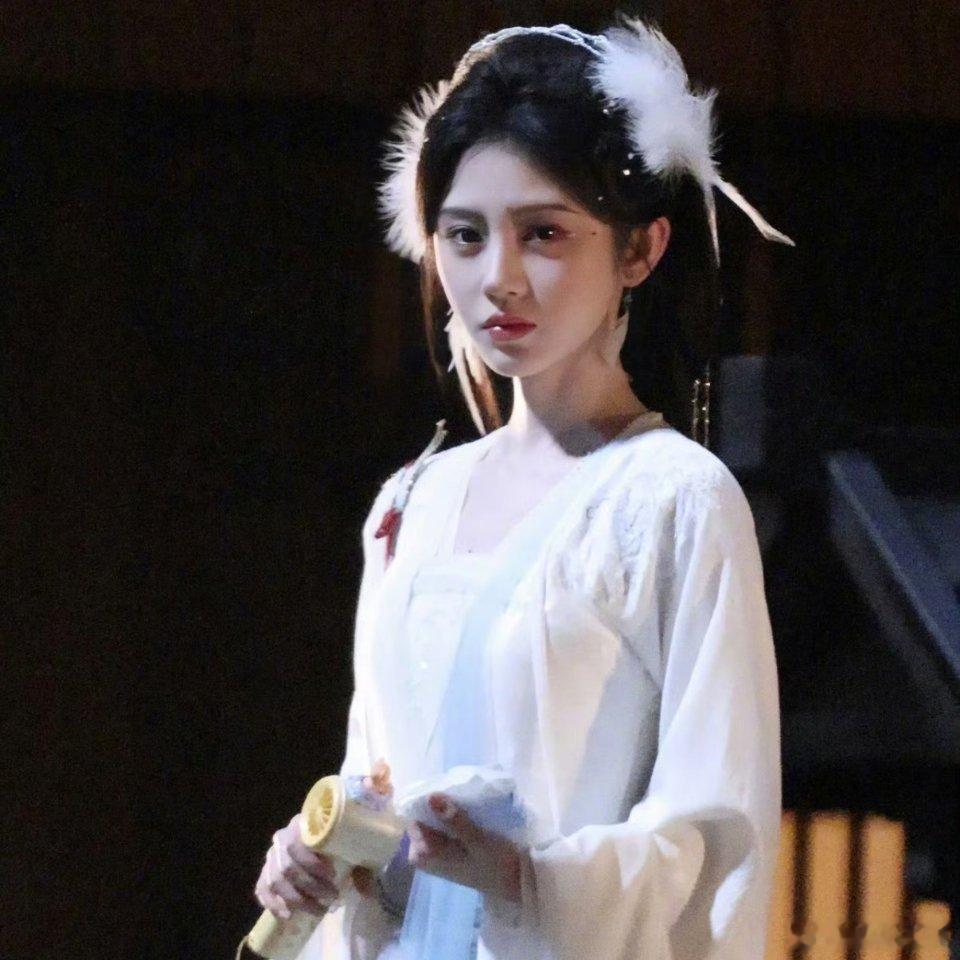古偶是不是鞠婧祎的舒适区啊！这张脸真的演不了现偶吗？ 