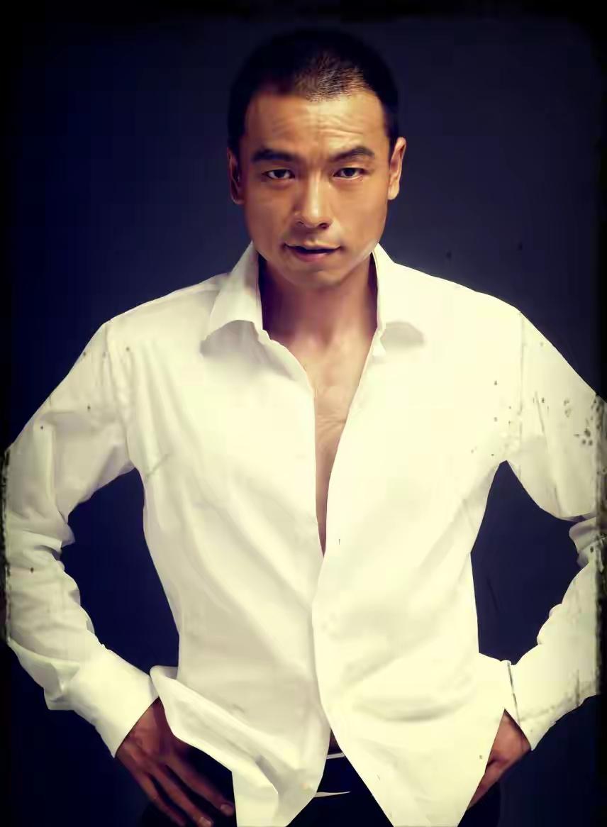 演员王挺说：“我特别不靠谱，不懂爱情，就是在选择的时候，就开始不靠谱，我离过一次