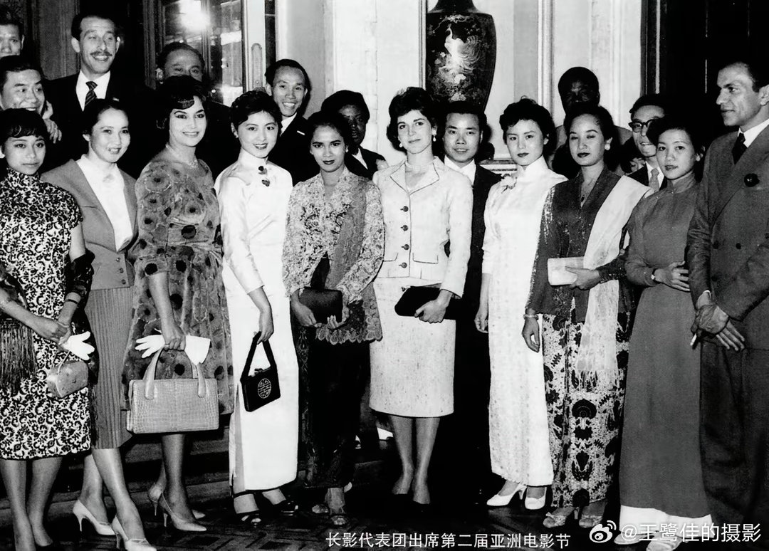 摄影人  窗外的景色。（图片来自网络分享）人生是一段来了又走的旅程，有喜有悲才是