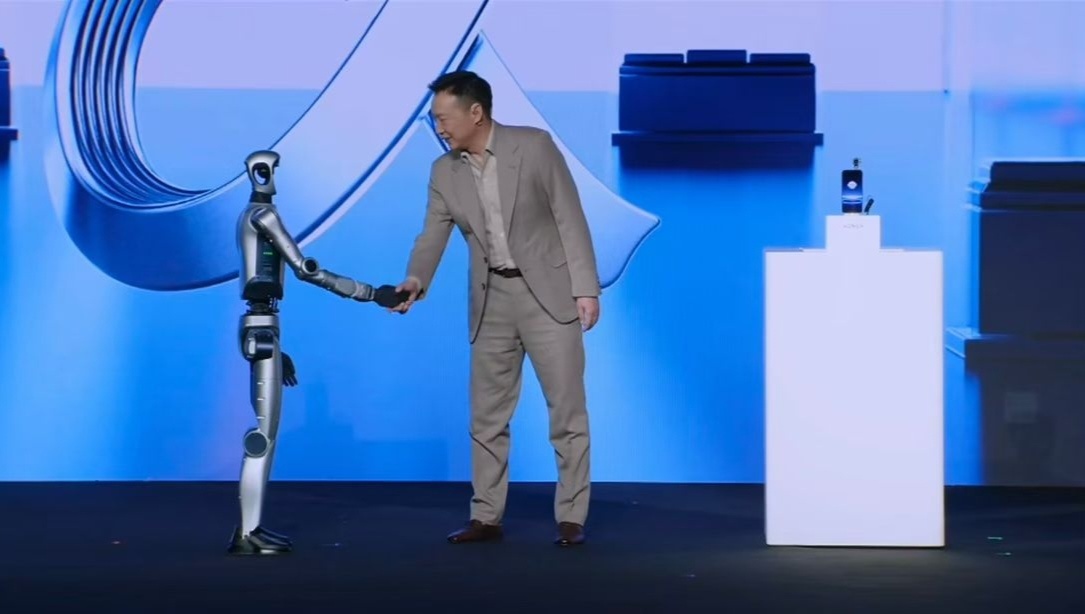 荣耀发布会荣耀人形机器人也会跳舞翻跟头，还会跟大家比❤️，厉害了，哈哈。 