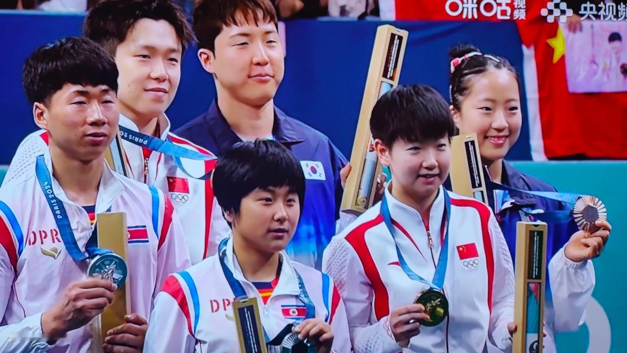 很喜庆很和谐[大笑]
这三对真可爱！