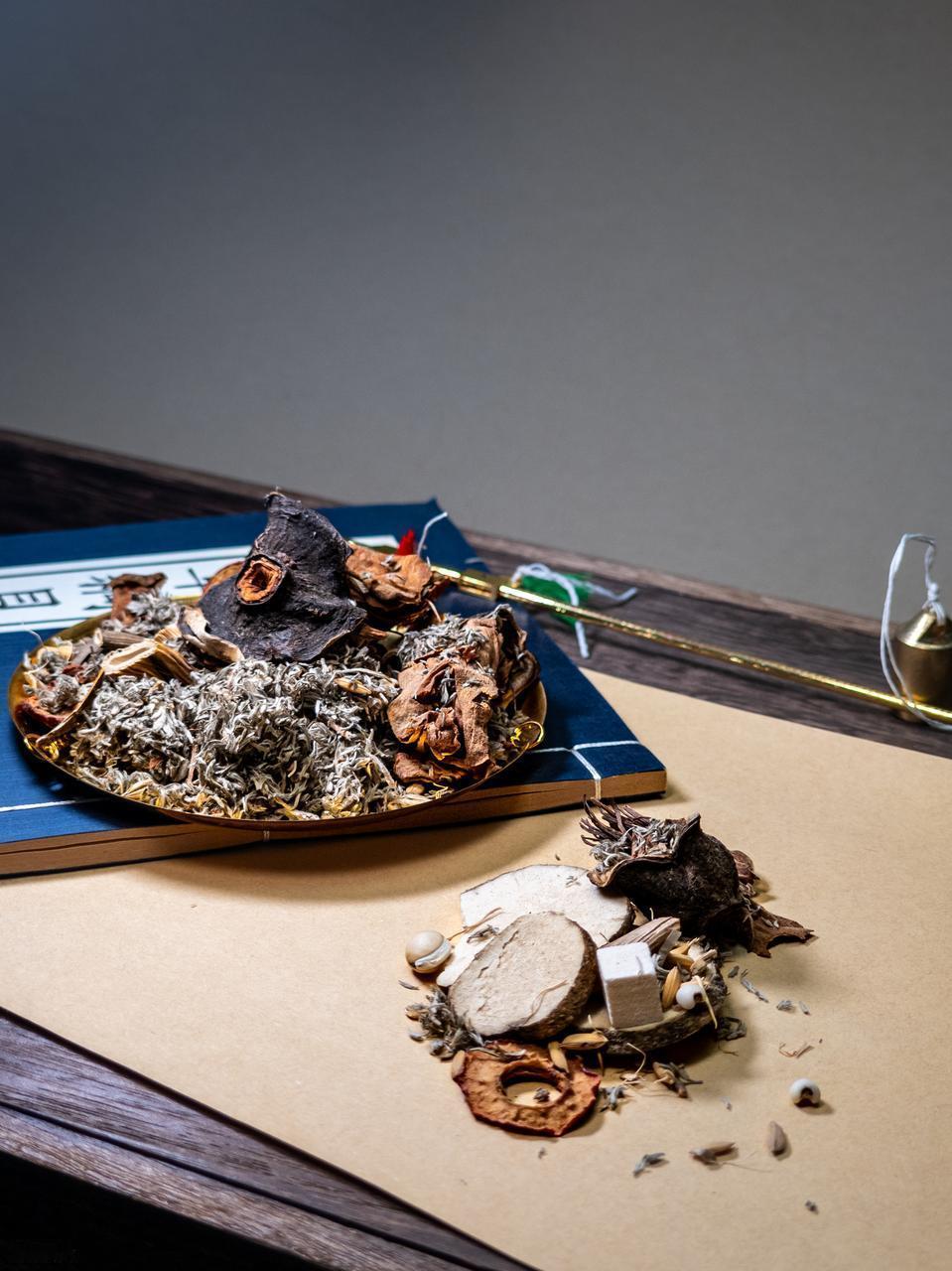 夜尿频繁，睡不安稳？一方中药解忧愁！深知：疗疾易，改观念难。
 
在中医古籍中，