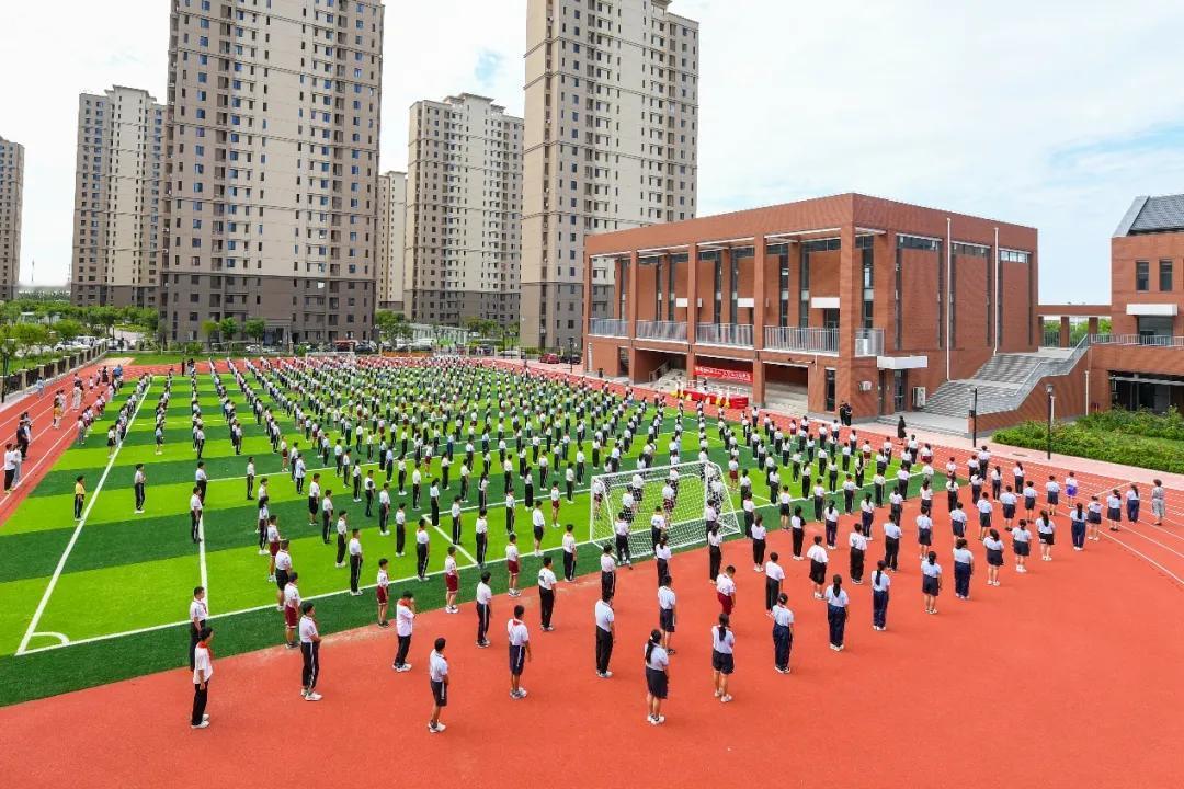 教育天津丨坐标天津市东丽区金桥街道-繁荣路与兴农道交口，开学季，东丽区仁静家园小