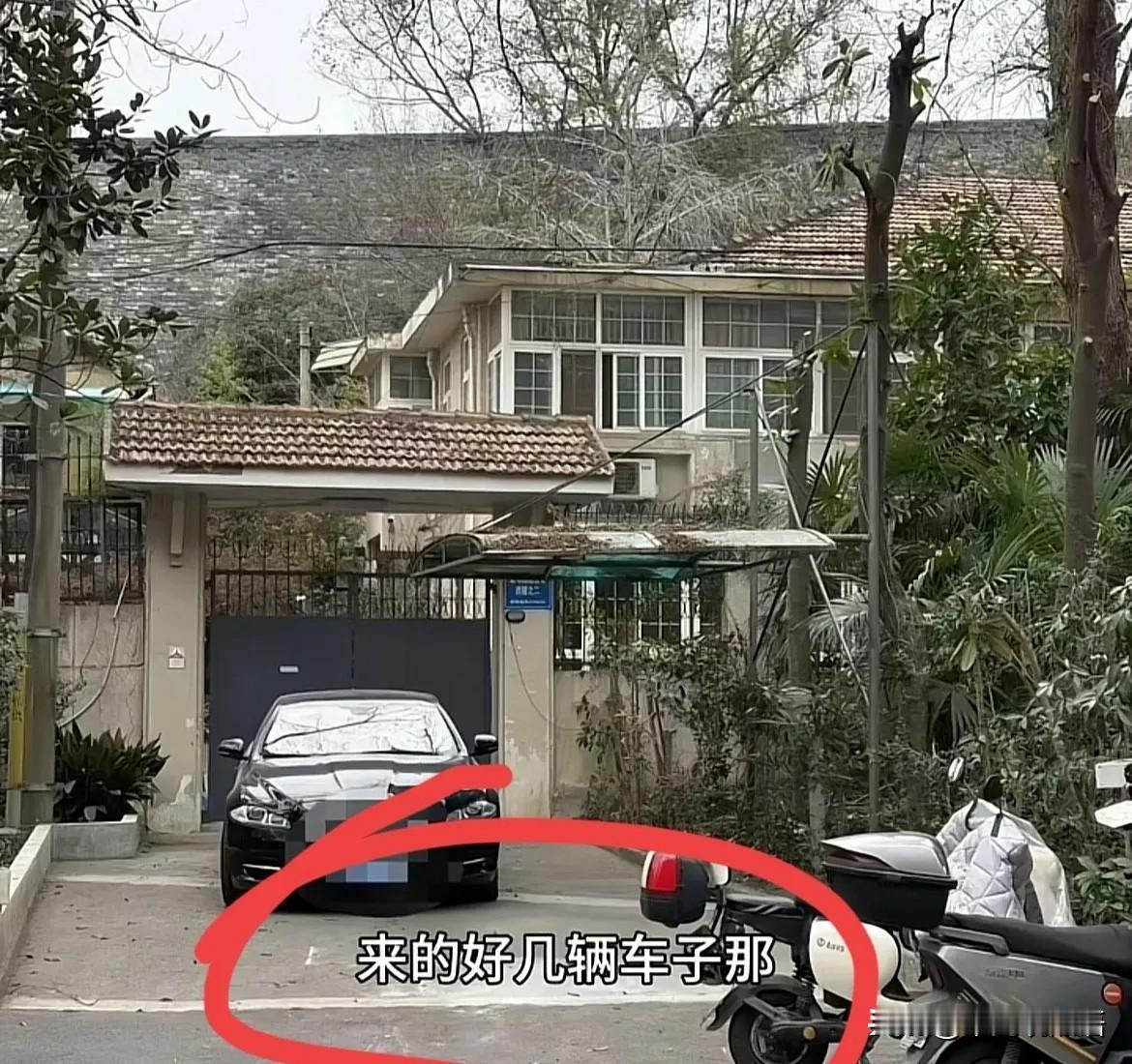 12月23日徐馆长及妻子被带走，我发现了3个细思极恐的真相！
第一，《江南春》图