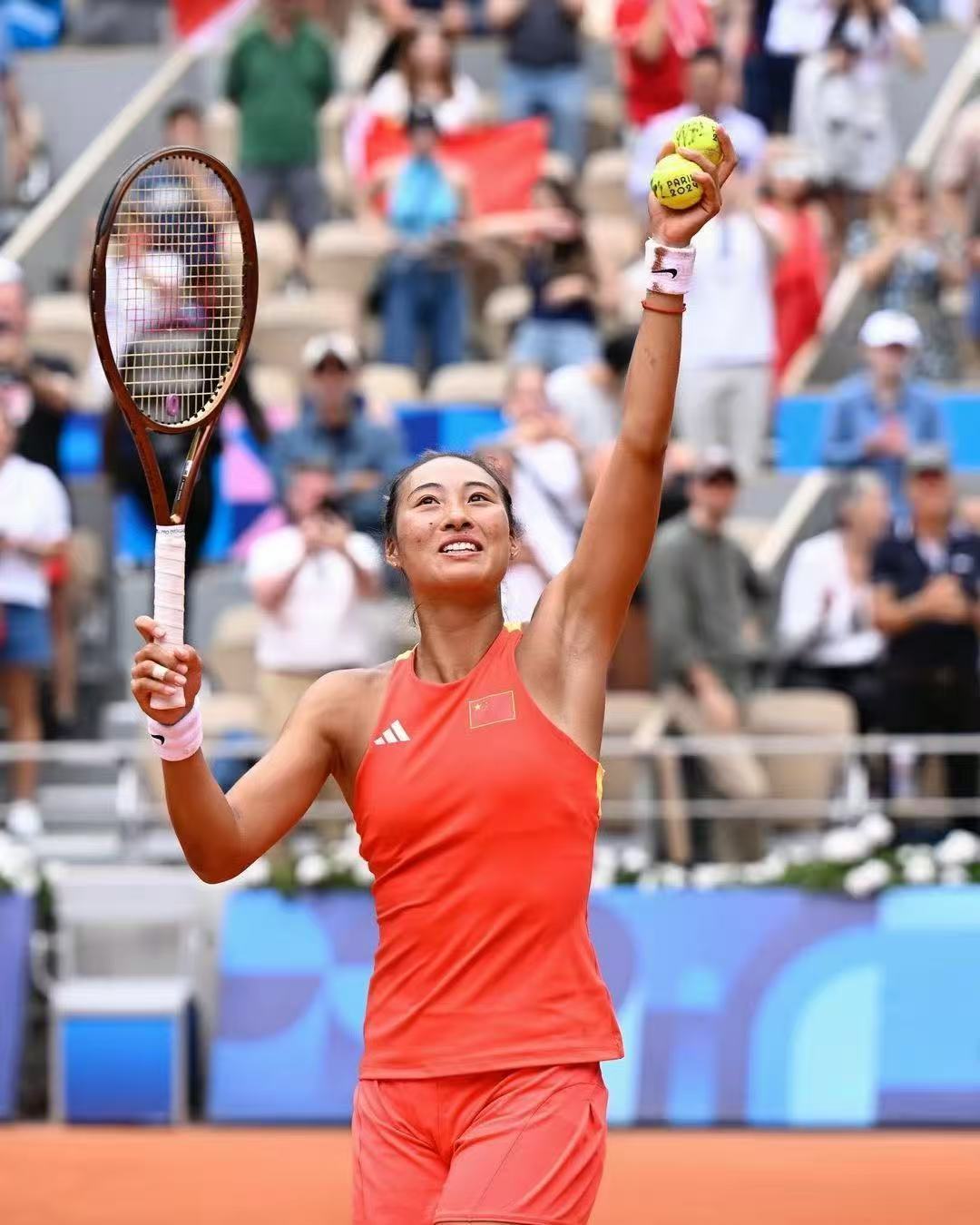 两年前的今天，郑钦文登上奥运最高领奖台 🏅2024年8月3日，在巴黎奥运会书写