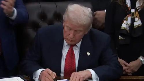 为什么美国军工巨头最终没有选择“硬刚”中国。从目前的情况来看，最主要原因，是美国