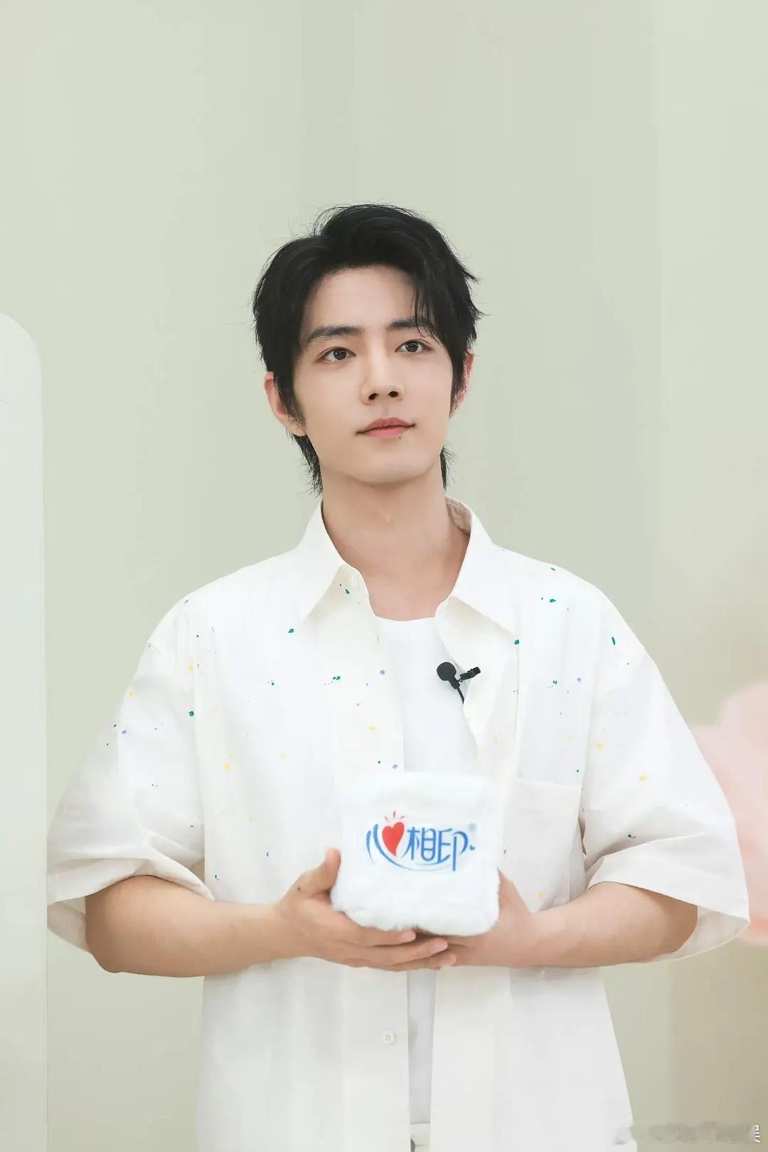 肖战这图不点开还以为是邓为 ​​​