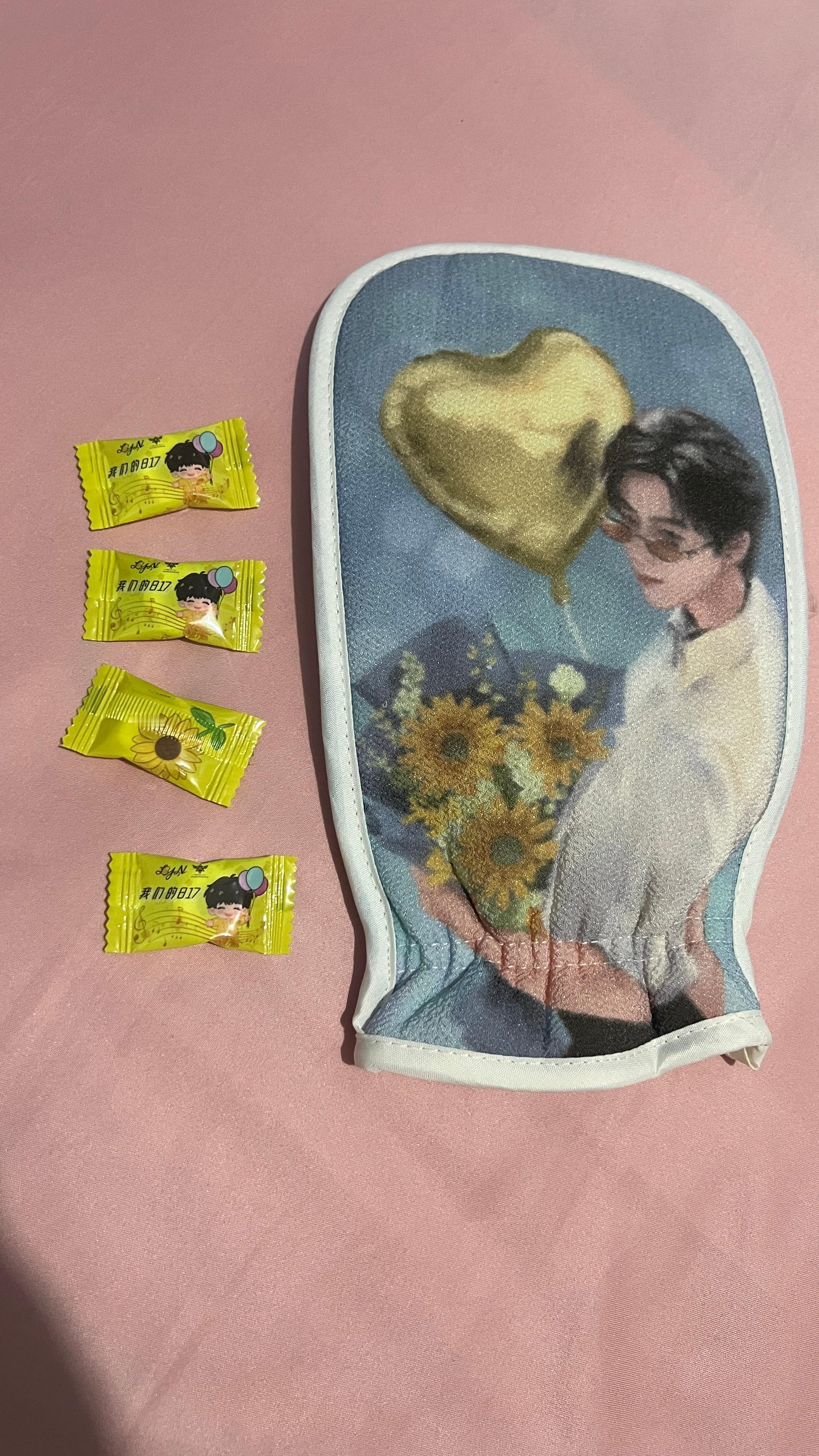 摩登兄弟[超话]  收到豫棚的数据奖品啦这帽子可太好看了[鼓掌] 抱枕皮和搓澡巾