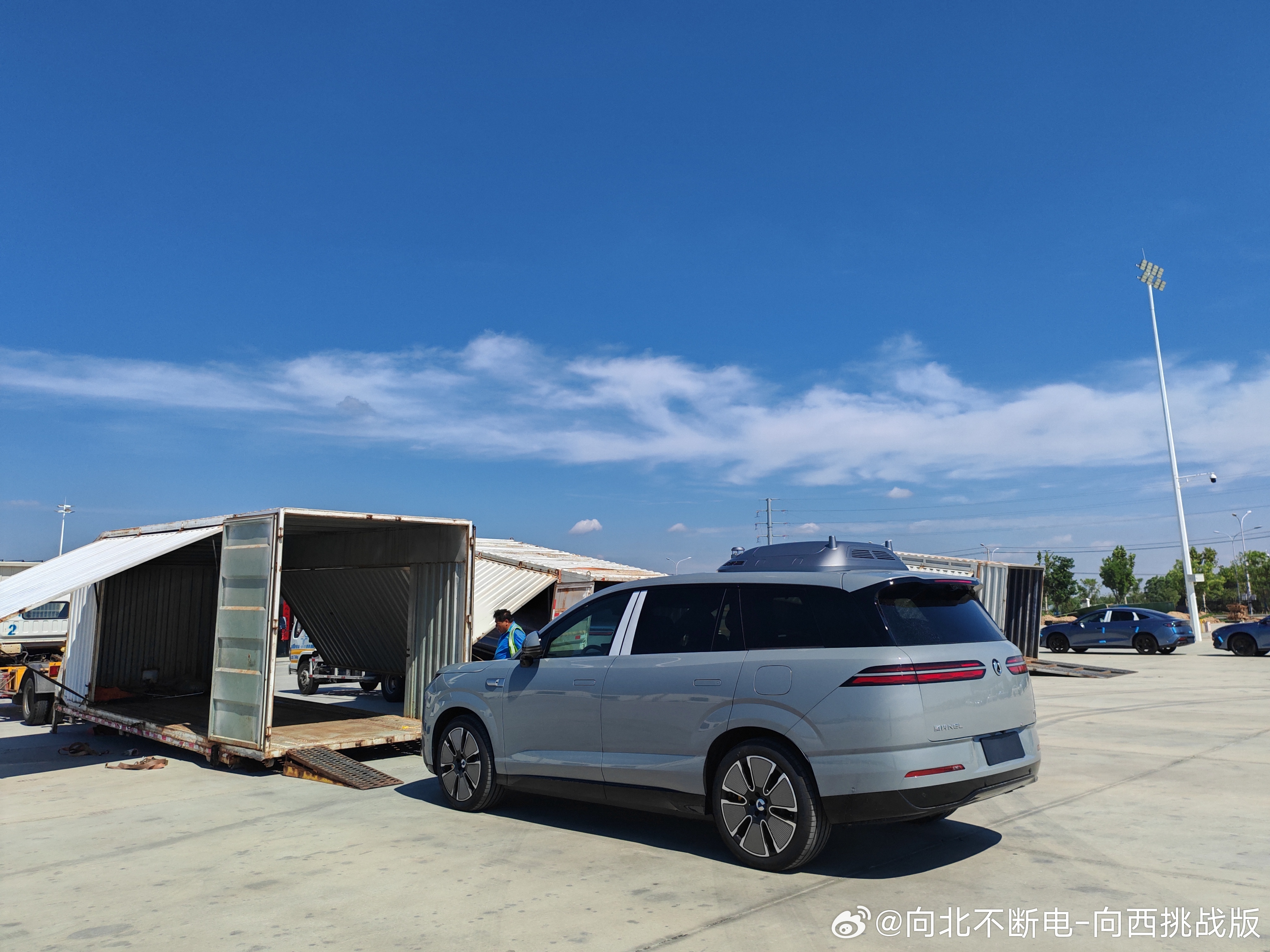 过两天去拍一下腾势N8L[酷] 大家想了解什么可以和我说 ​​​