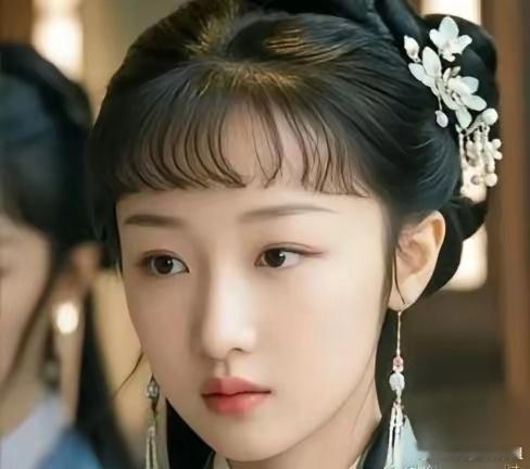 终于找到了可以与陈晓旭比肩的演员了，周冬雨演林黛玉的话，这神韵加上无敌的演技，应