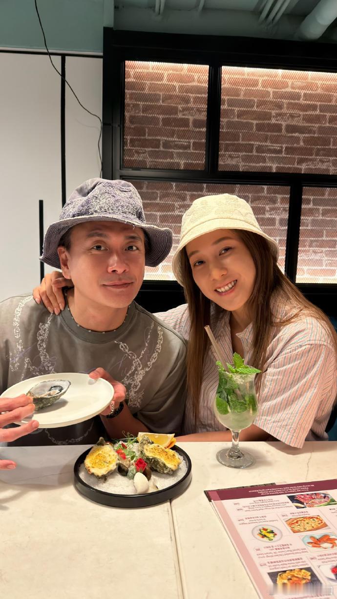 黄宗泽钟嘉欣聚餐 黄宗泽钟嘉欣时隔多年再同框！这顿饭直接把剧粉拉回当年追《护花危