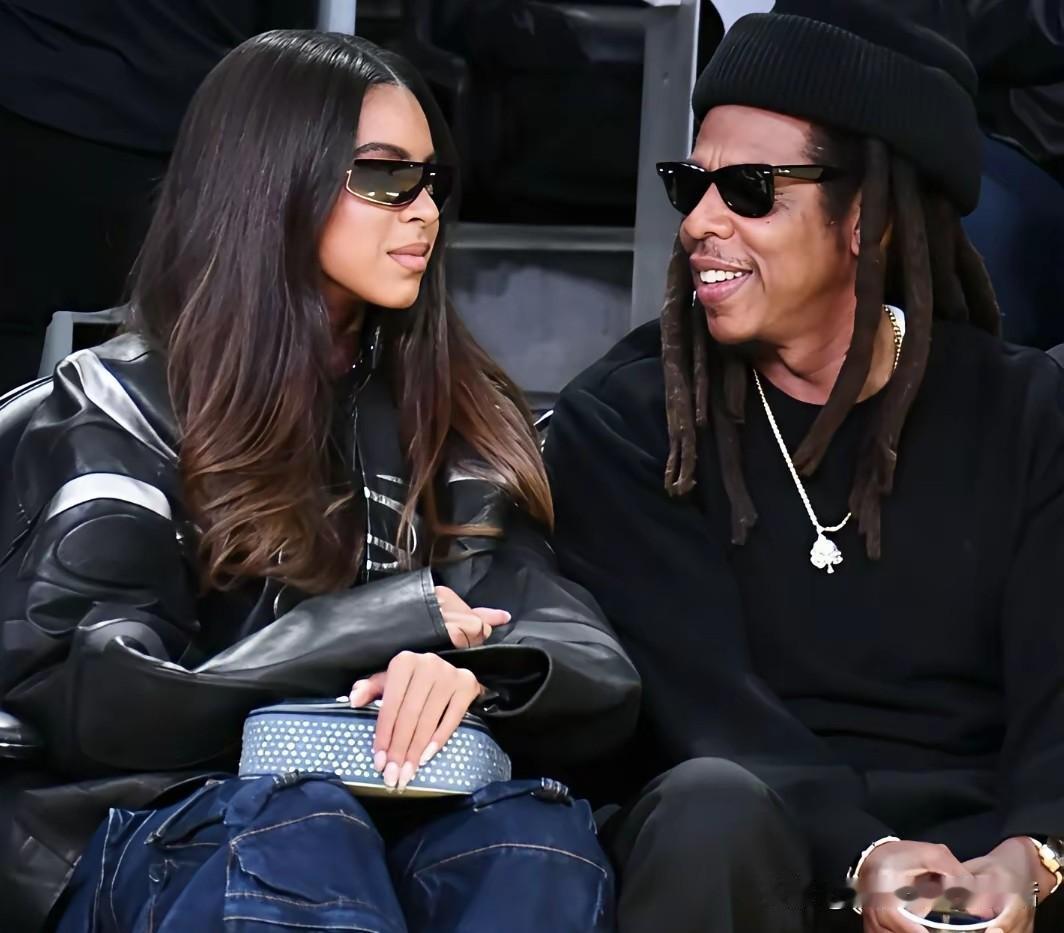 全世界最著名的小孩长大了。
碧昂斯和说唱歌手Jay-Z的女儿，被称为全世界最著名