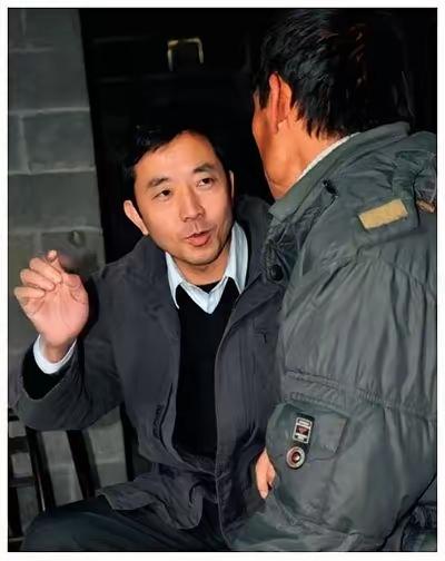 2015年，巴东县原县长刘冰在入狱前一天，陈行甲问他：“为什么这么恨我？”刘冰咬