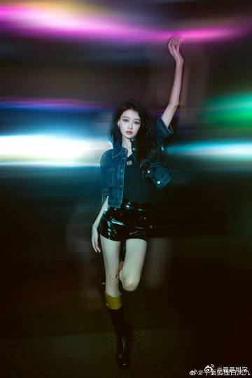 终于等到孙怡上浪姐了 孙怡上浪姐啦，舞台光芒耀眼，唱跳全能，甜美又飒气，姐姐尽情