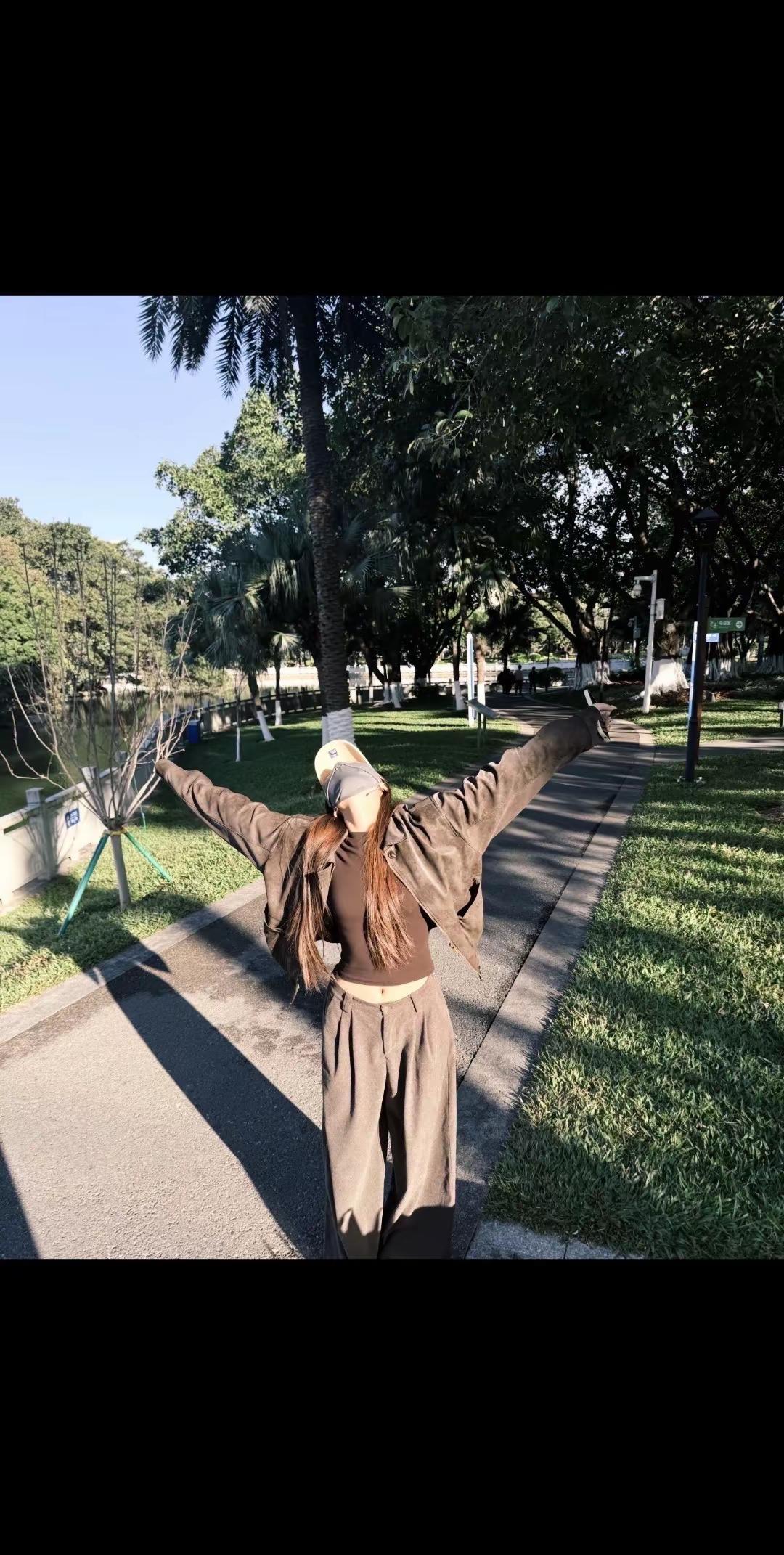在情感里我是一个老派的人 喜欢细水长流的一切 终其一生寻找的 不过就是自己喜欢的